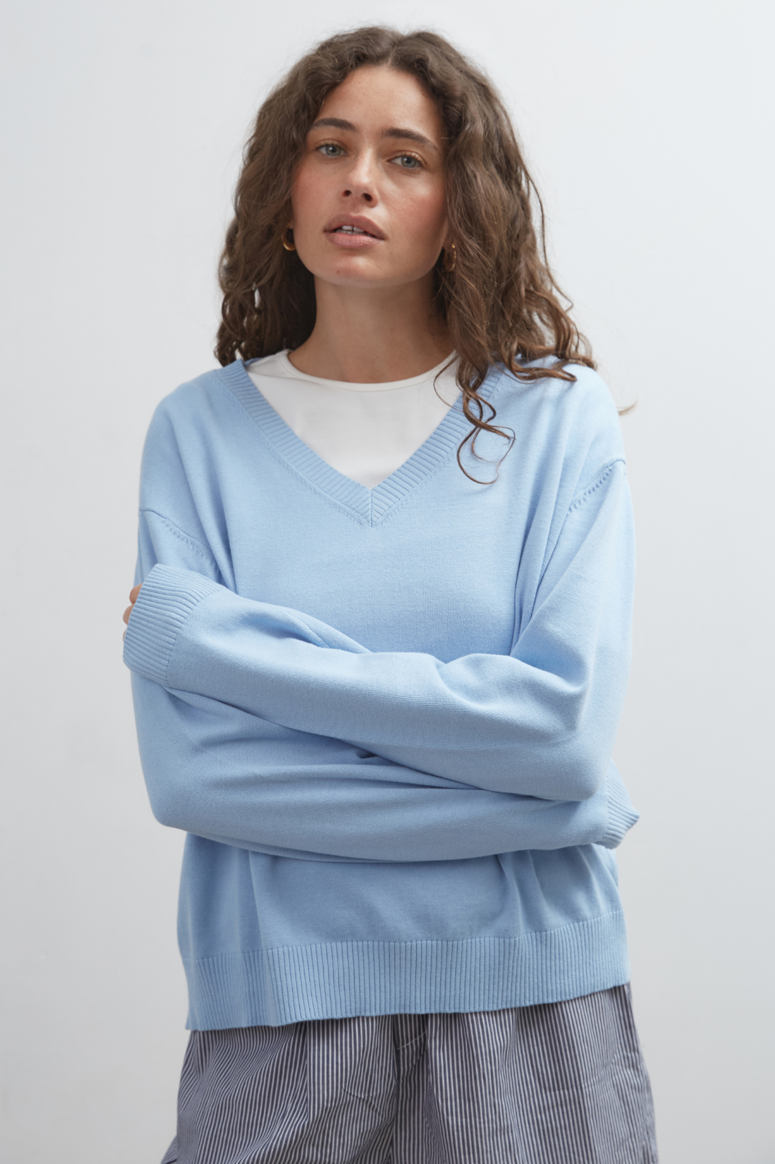 Studio Cotton V-Neck - Sky
